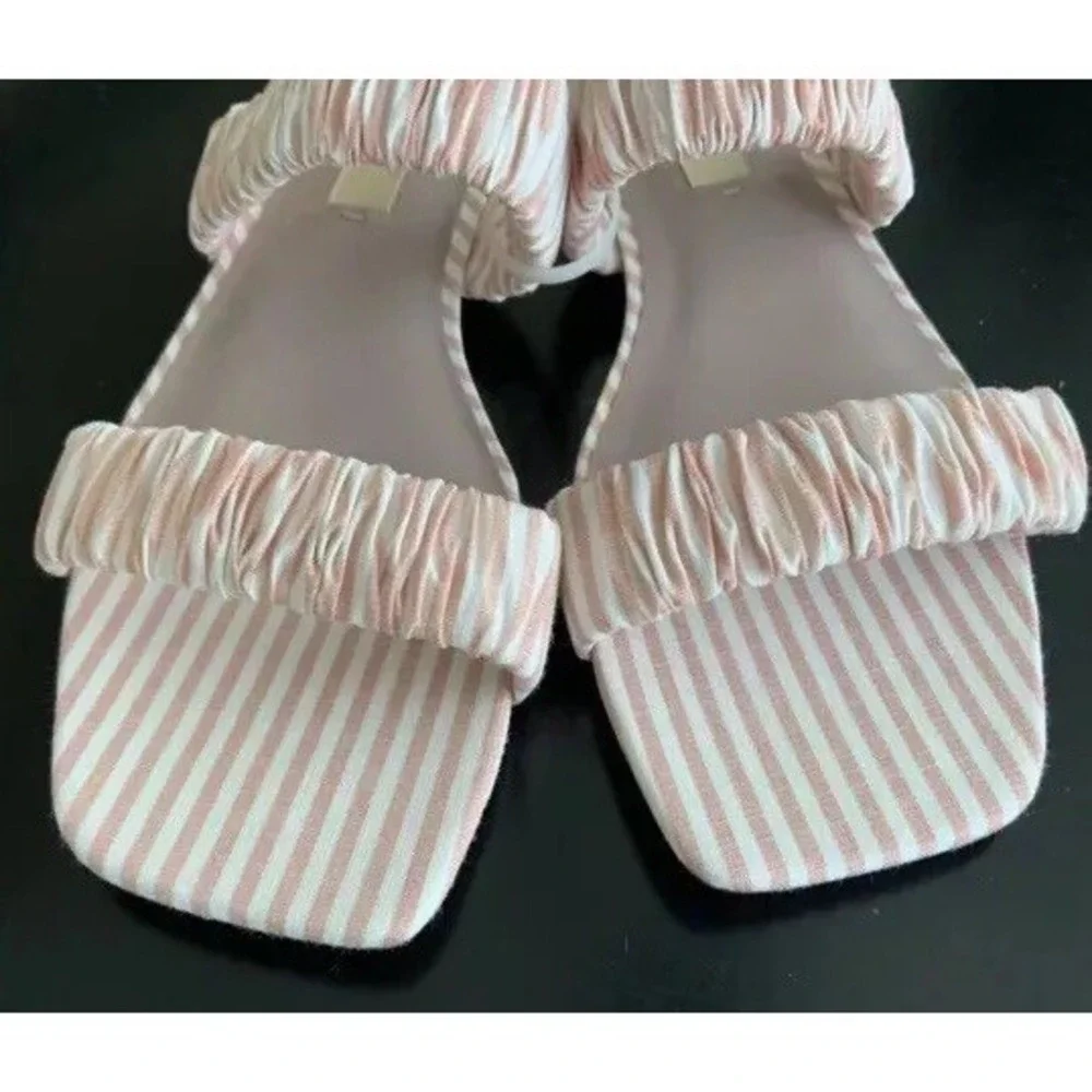Deltan barbiecore slide